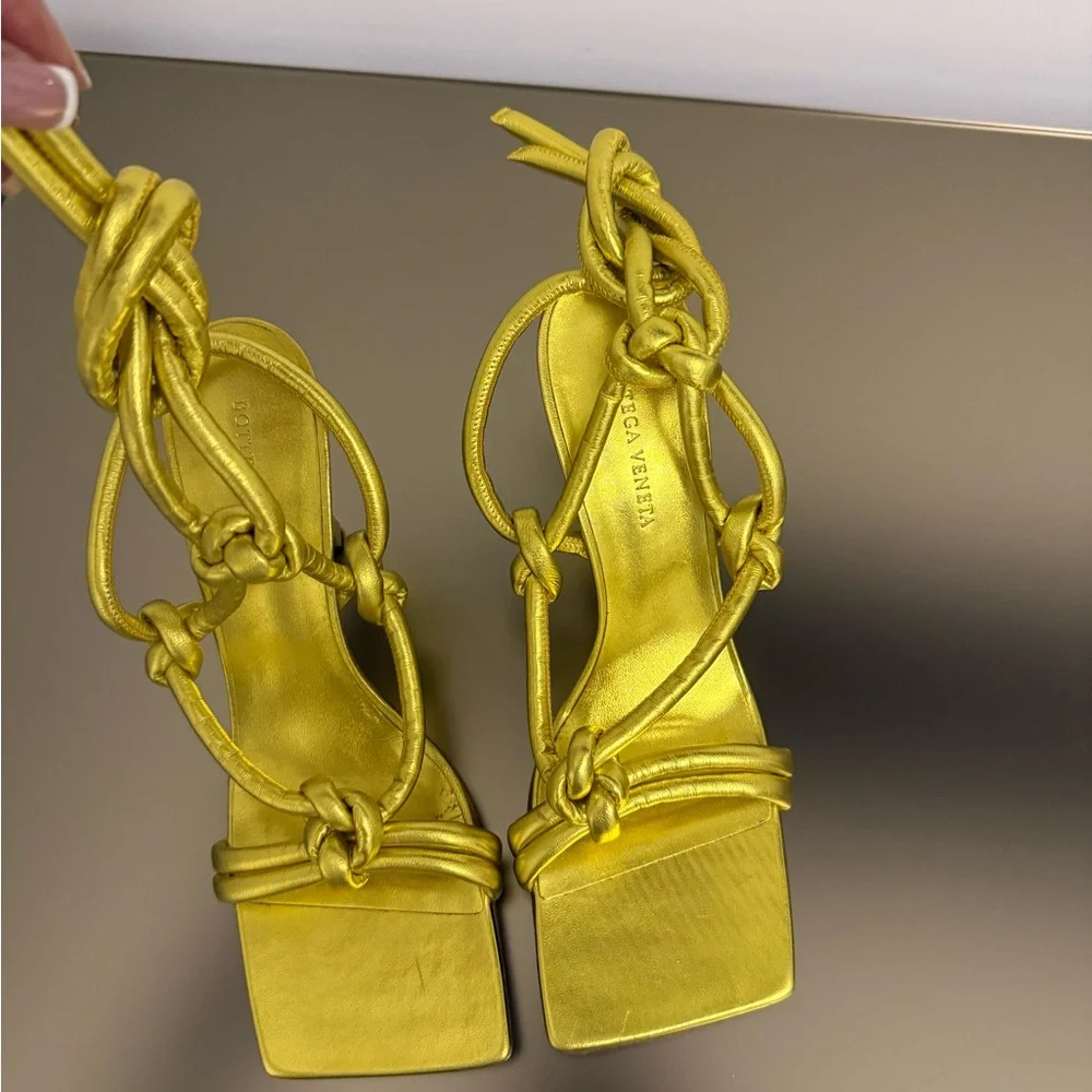 Bottega Veneta Metallic Lime Nappa Knot Sandal - 40 - Picture 3 of 7